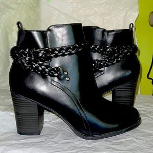 BRAND NEW AMERICAN EAGLE ANKLE BOOTS